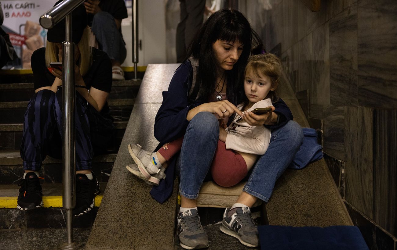_metro_povitryana_trivoga_raketniy_obstril_gettyimages_1258270288_8e48176a395e8cf516b40441cf447303_1300x820