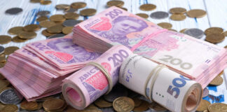 Підвищення зарплат педагогам відбудеться у два етапи: у МОН роз’яснили