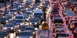 Один із мостів Києва частково заблоковано: де та чому складно проїхати, – ФОТО