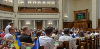 Оппозиция снова заблокировала трибуну в Верховной Раде