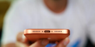 Шипить як старе радіо: власники iPhone 17 Pro масово скаржаться на дивний дефект при зарядці