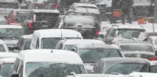 Головний в’їзд у Київ заблоковано: великі затори, поліція і обмеження, – ФОТО