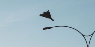 Россияне дроном попали в автобусную остановку в Одесской области: ранены два человека