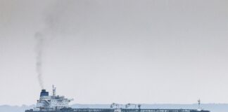 В ЕС обсуждают ужесточение санкций против теневого флота РФ: под удар попадут порты