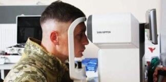 Захисникам України безкоштовно лікуватимуть зір: де отримати допомогу
